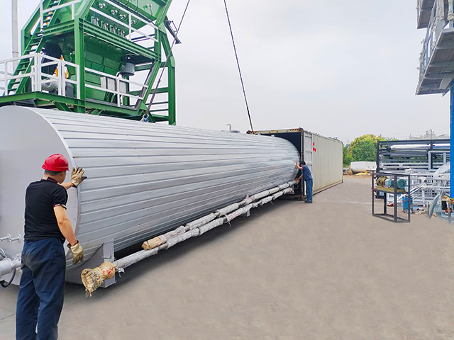 649d4b9e2c83c.jpg asphalt tank (3).jpg